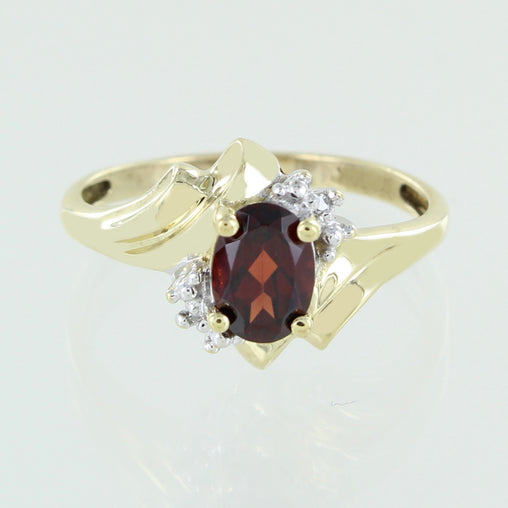 LADIES 10 KT COLORED STONE RING SIZE 7
