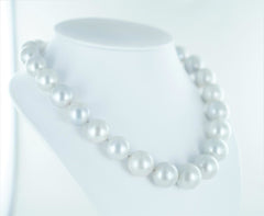 14KT WHITE GOLD CLASP 25 SOUTH SEA ISLAND PEARL NECKLACE 16-17MM